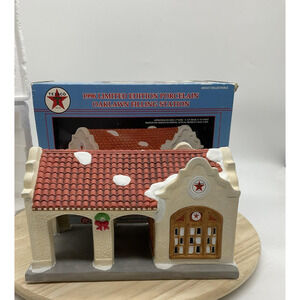 Vintage 1996 Texaco Porcelain Oaklawn Filling Station Lighted w/ Box Collectible